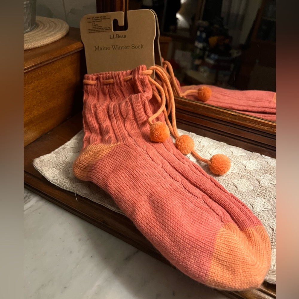 LL BEAN Maine Winter Socks Cable Knit with Decorative Pom Poms Orange Wms L-XL